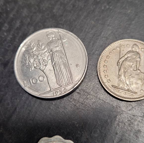 Lot of seven collectable coins - Picture 4 of 4